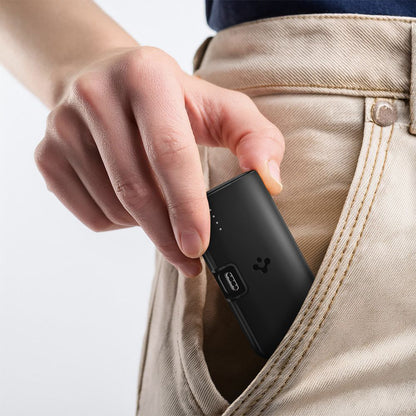 Externer Akku Spigen, 5000mAh, 22.5W, PD, 1 x USB-C, Schwarz