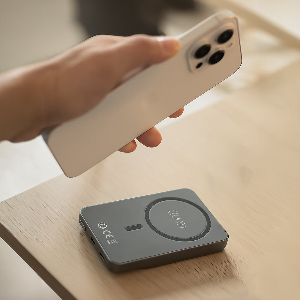 Externer Wireless-Akku Forever MATB-200, 5000mAh, 20W, PD + FQI, 1 x QI - 1 x USB-C, Schwarz