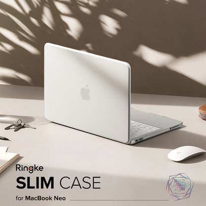 Coque Ringke Slim pour Apple MacBook Neo 13 pouces, transparente mate.
