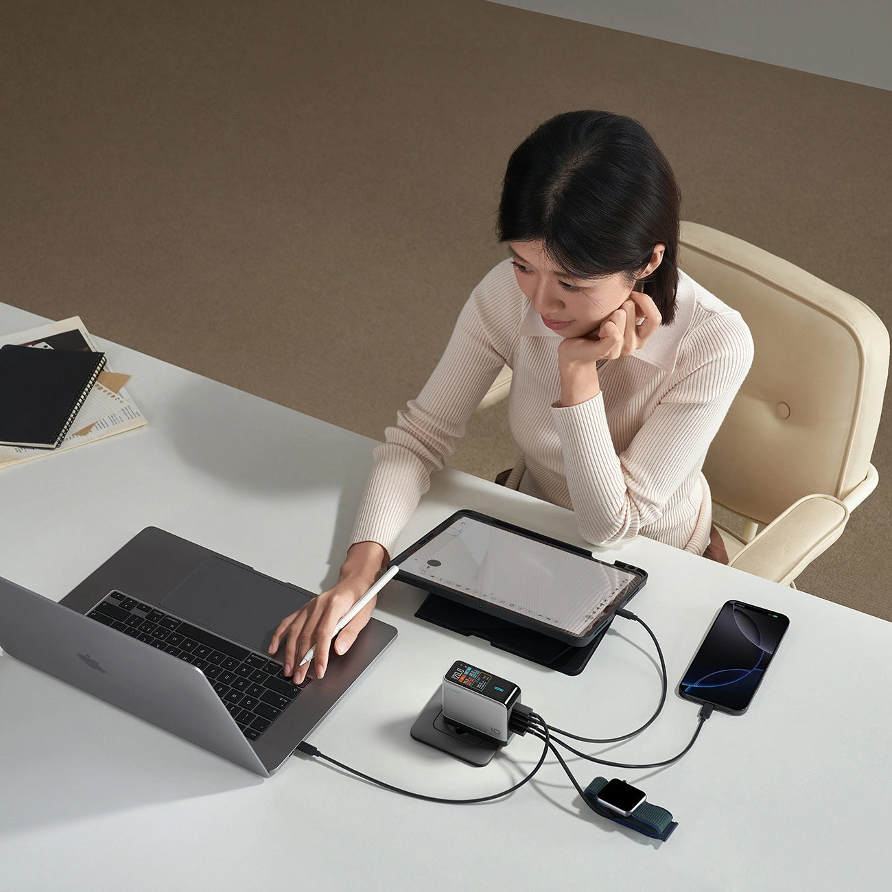 Netzteil mit USB-C-Kabel Cuktech AD1204U Display, 120W, 6A, 1 x USB-A - 2 x USB-C, Silber
